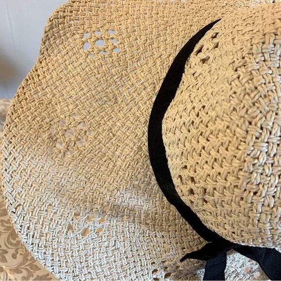 Cream Wide Brim Crochet Straw Hat w/ Black Hatband OSFA Gorgeous - Picture 6 of 9